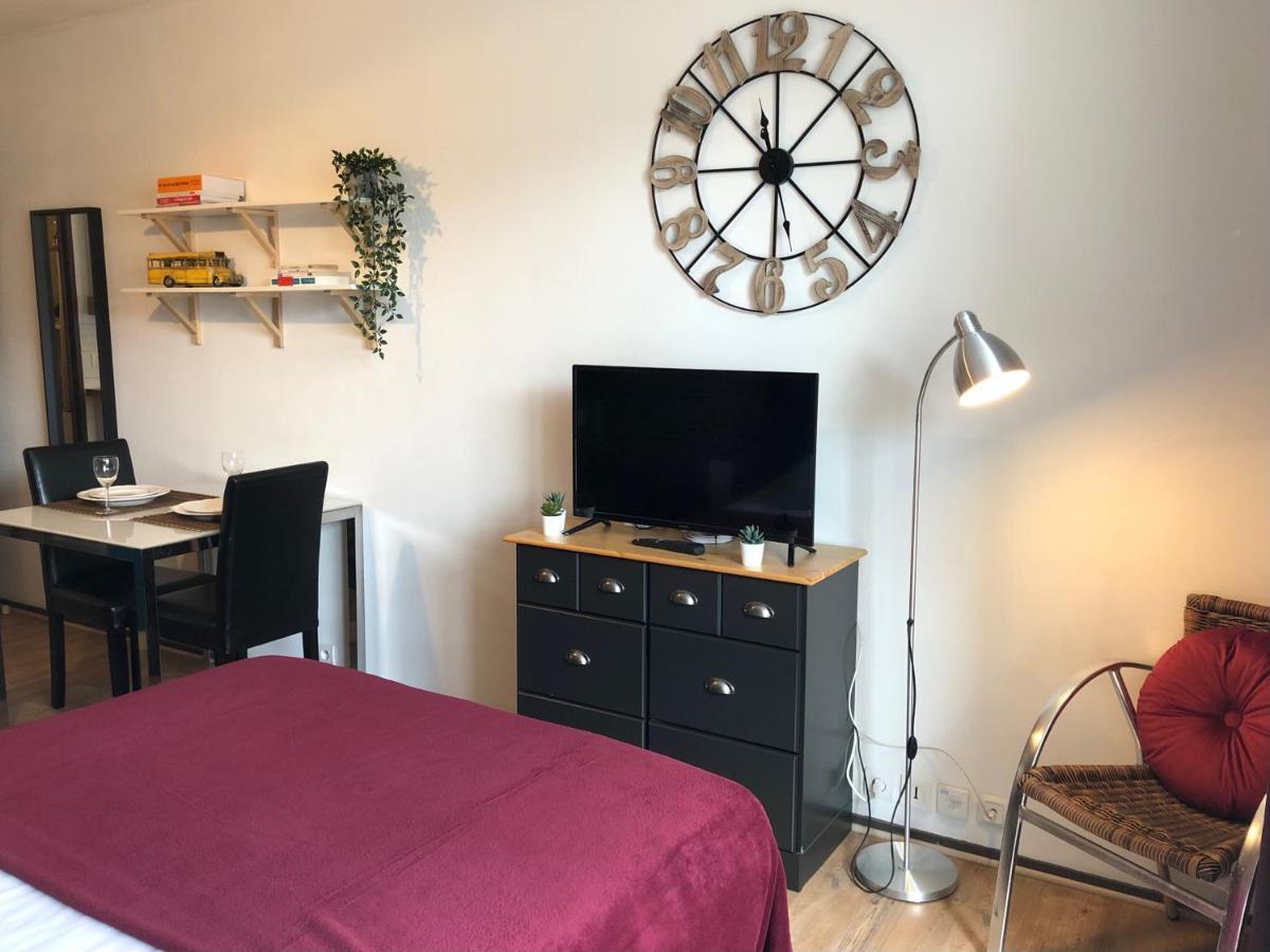 Studio Avec Balcon & Parking Gratuit - Tours Gare المظهر الخارجي الصورة