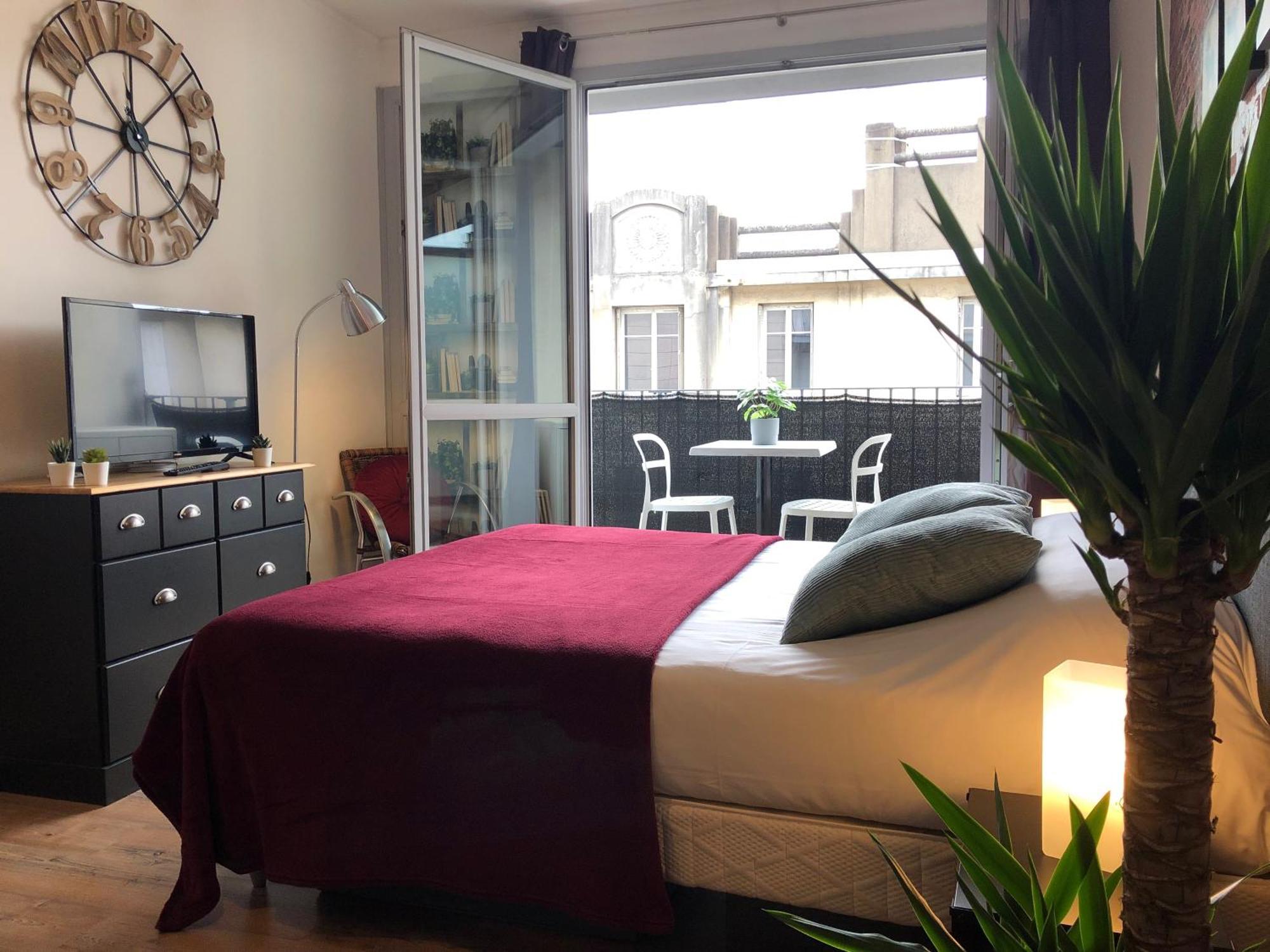 Studio Avec Balcon & Parking Gratuit - Tours Gare المظهر الخارجي الصورة