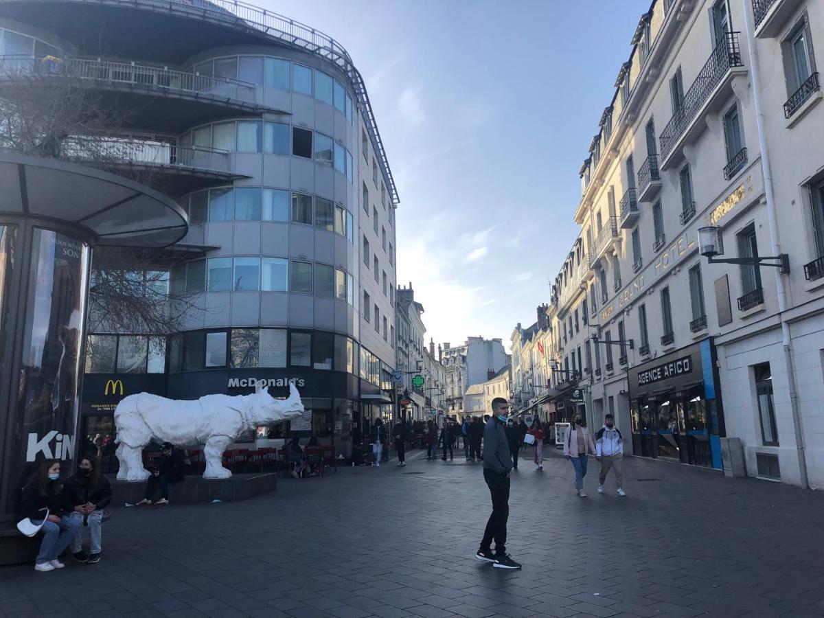 Studio Avec Balcon & Parking Gratuit - Tours Gare المظهر الخارجي الصورة